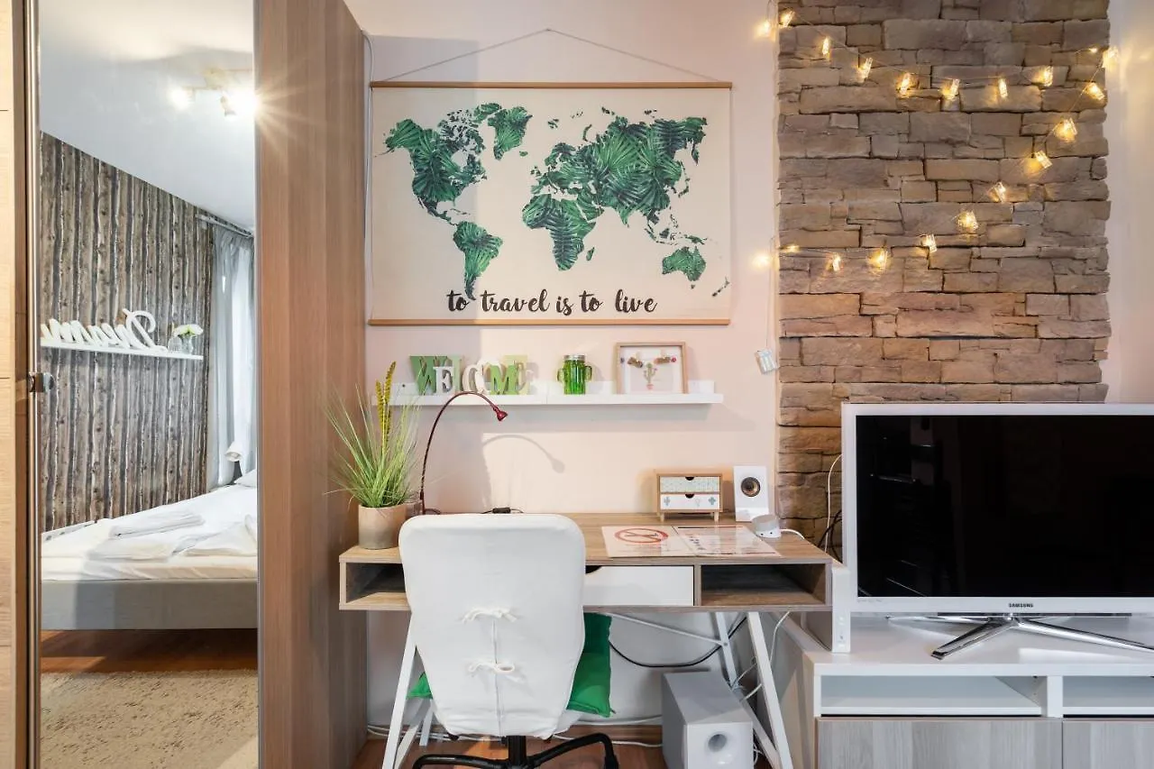 Green Lush Apartment Budapest Hungary