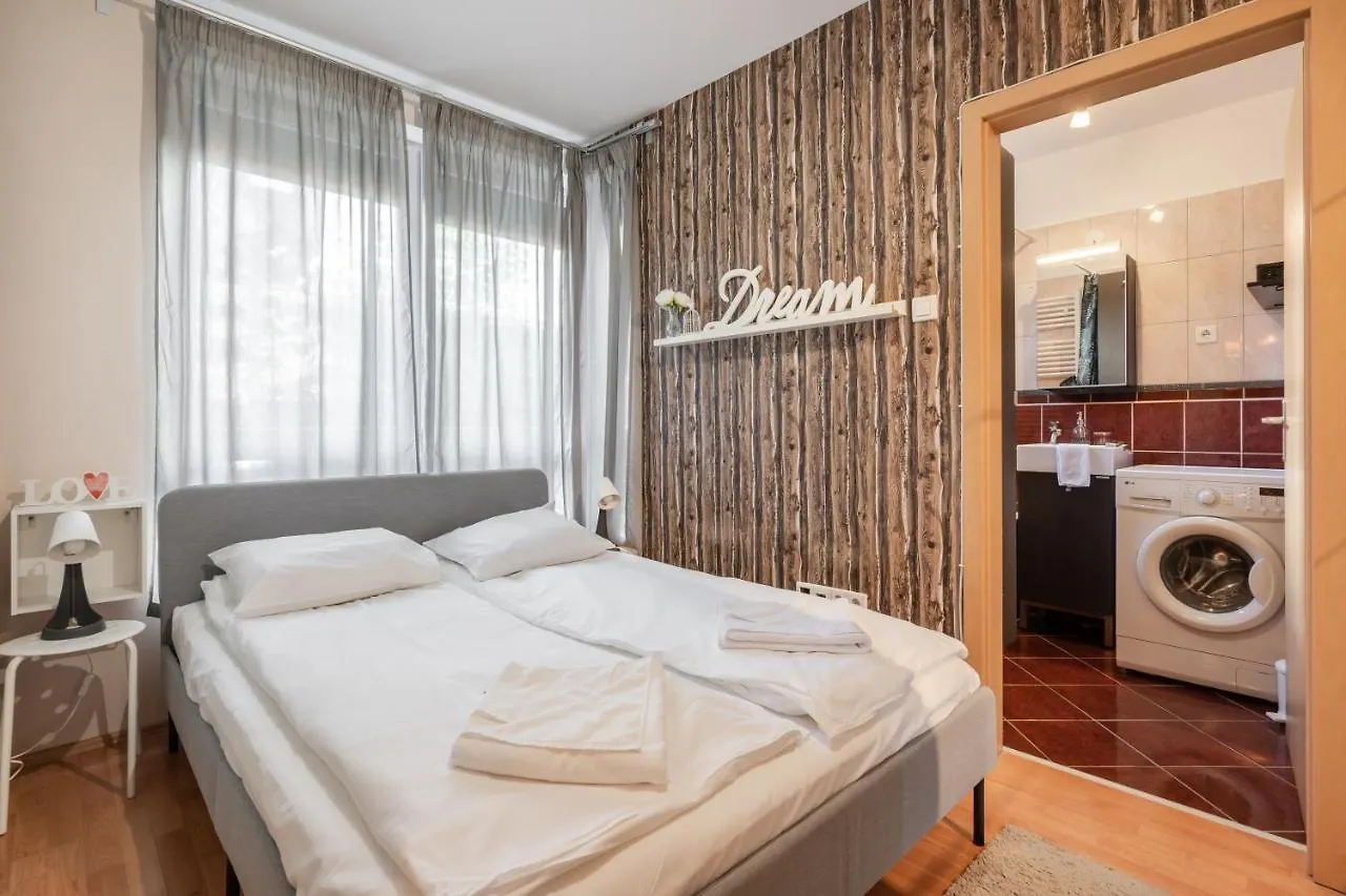 Green Lush Apartment Budapest 0*,